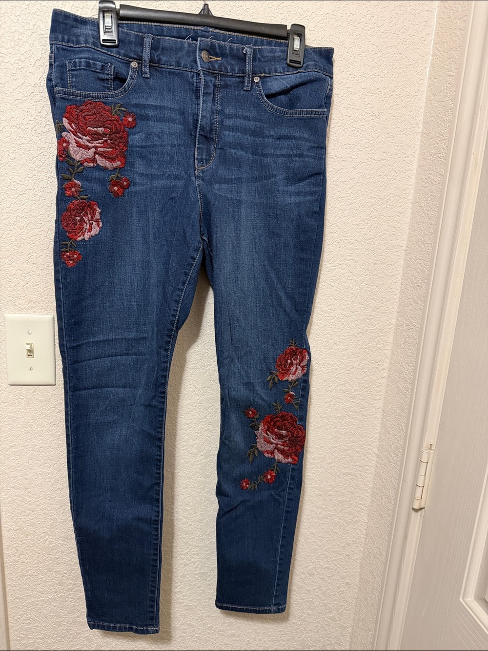 Gloria Vanderbilt Dark Blue Skinny Jeans with Red Rose Embroidery